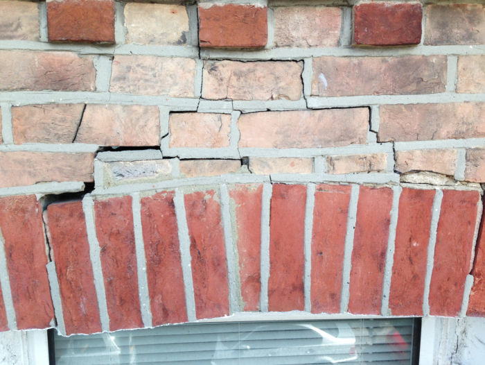 Dropped-brick-arch-lintel