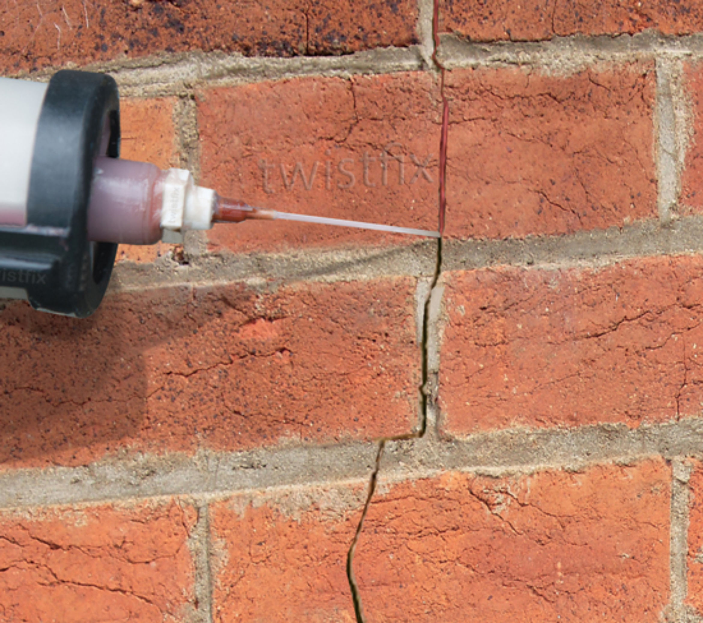 filling cracked brickwork