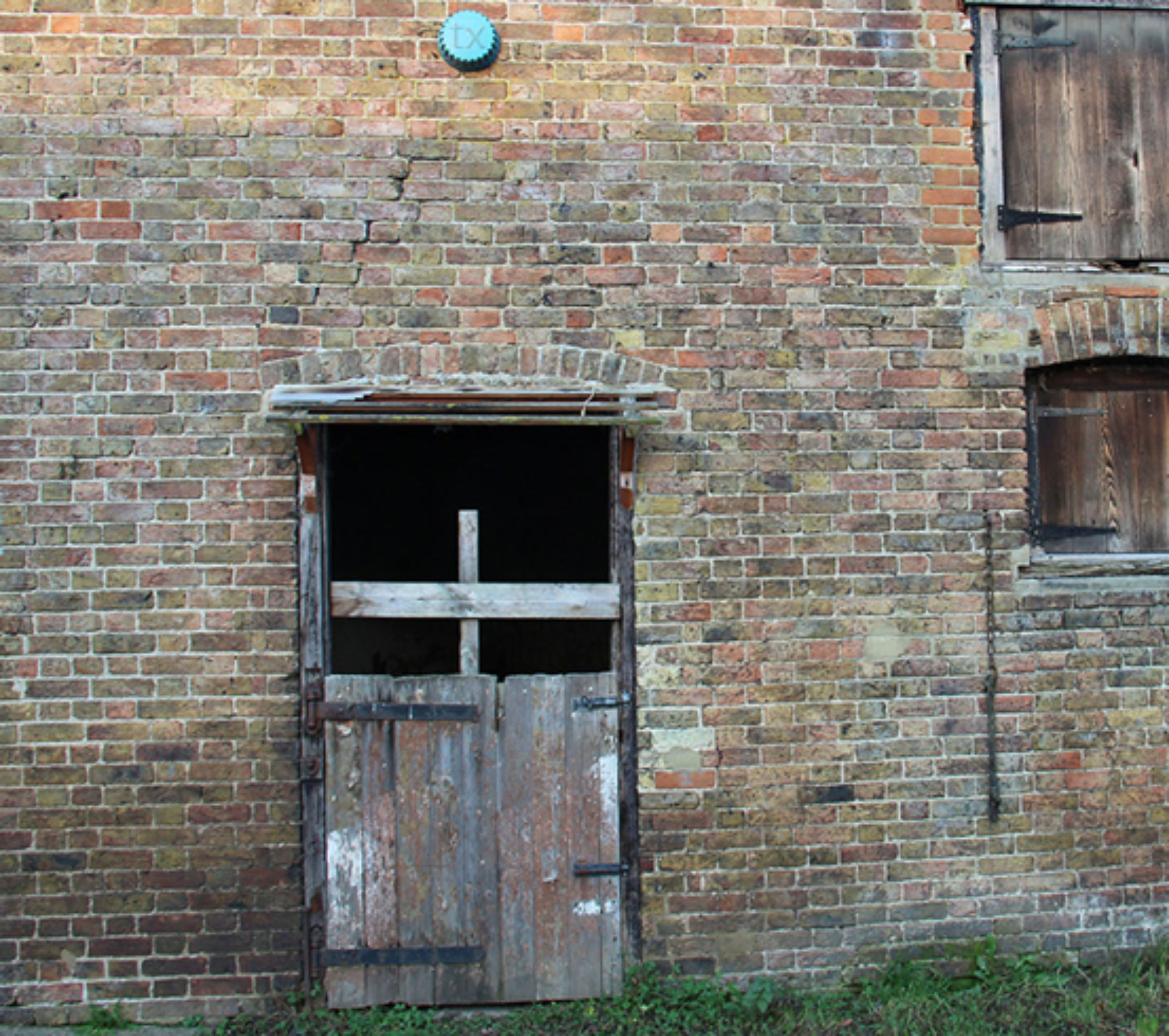 potters bar cracked wall